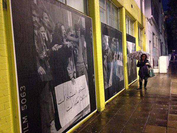 13. Bugün 64 yaşında olan Golestan, henüz 27 yaşındayken çektiği protesto fotoğraflarını Londra'da sergiliyor.