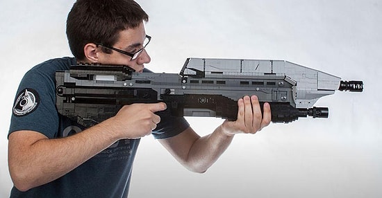 Lego ile Yapılan Gerçek Ölçekli Muhteşem Halo 5 Saldırı Tüfeği