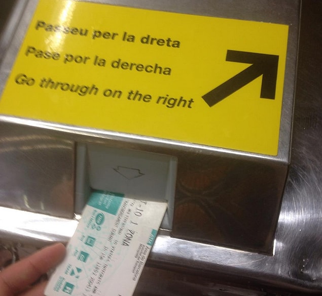 8. Sadece 10 €'ya edinebileceğiniz T10 kartıyla 10 kez trene ya da metroya binebilir, şehrin farklı yerlerini sudan ucuza gezebilirsiniz.