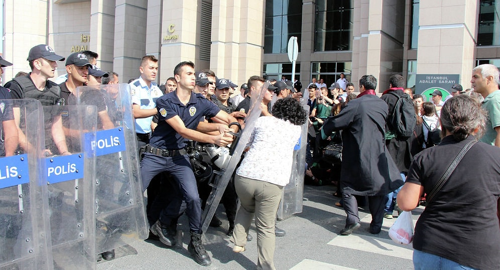 İstanbul Adliyesi Önünde Avukatlara Müdahale