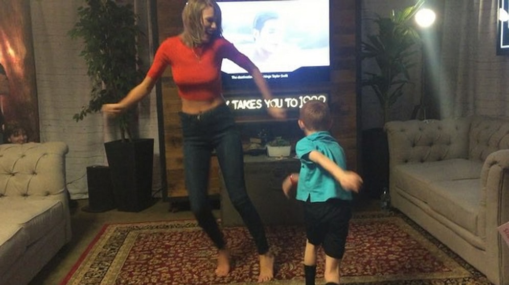 Taylor Swift ve 7 Yaşındaki Minik Hayranı Dylan'dan 'Shake It Off' Dansı