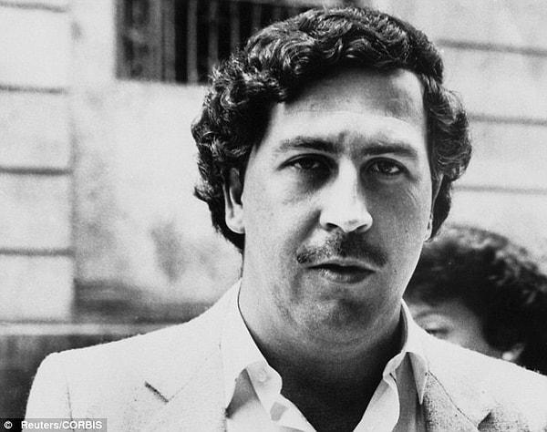 6. Uyuşturucu ticaretinden önce, Escobar çalıntı mezar taşlarını satıyor ve araba hırsızlığı yapıyordu.