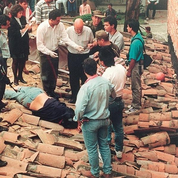 20. Pablo Escobar 44 yaşında vurularak öldürüldü. Fakat bazı insanlar Pablo Escobar'ın kendi kendini vurduğunu da iddia ediyor.