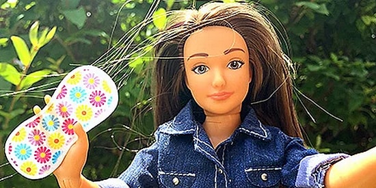 Düello: Kusursuz Barbie'ye Karşı Sivilceli Yüzü, Selülitli Bacaklarıyla Regl Olan Lammily