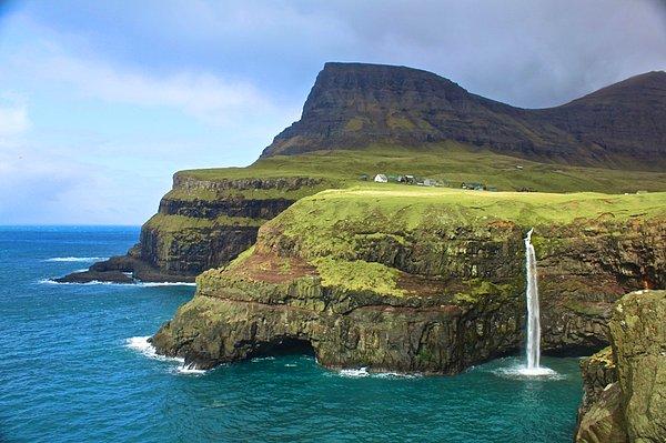 10. Gásadalur, Faroe Adaları