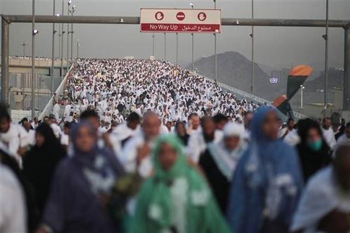 Mina'daki İzdihamın Başlangıcı Kamerada