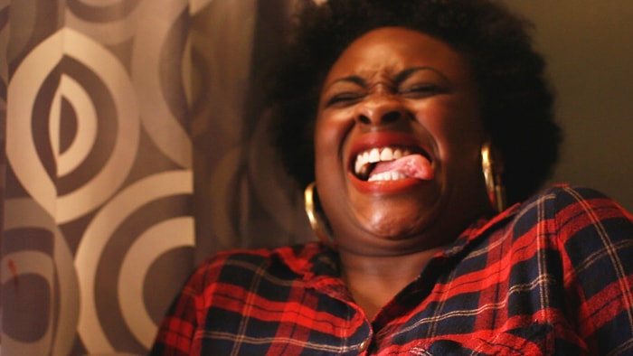 Kıvrımlı Hatlara Sahip Kadınlar da Dar Kot Giyebilir