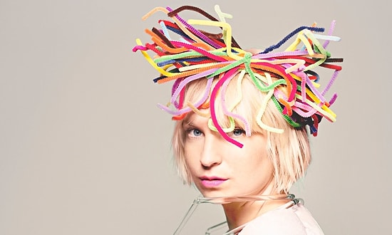 Sia’nın Adele ile Birlikte Yazdığı Yeni Şarkısı ‘Alive’ Görücüye Çıktı