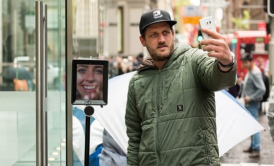 iPhone 6S Kuyruğuna 'Robotunu' Soktu