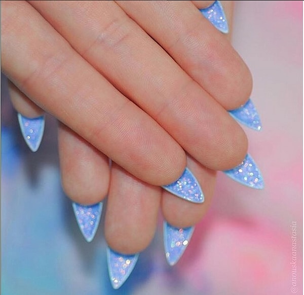 3. Блестки тоже являются неотъемлемой частью этого тренда.