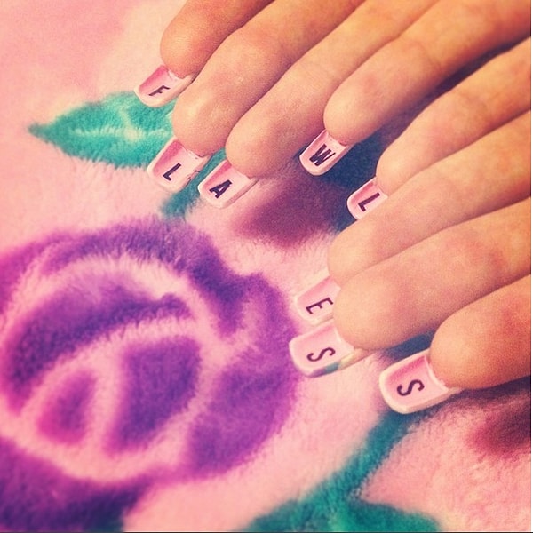 8. Оригинально смотрятся надписи.