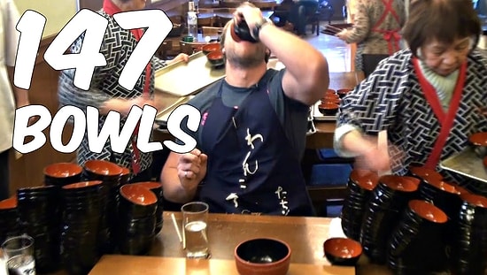 5 Dakikada Tam 147 Tas Noodle'ı Silip Süpüren Adam