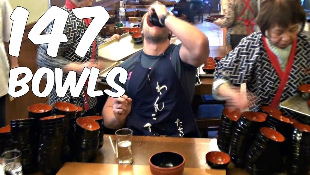 5 Dakikada Tam 147 Tas Noodle'ı Silip Süpüren Adam