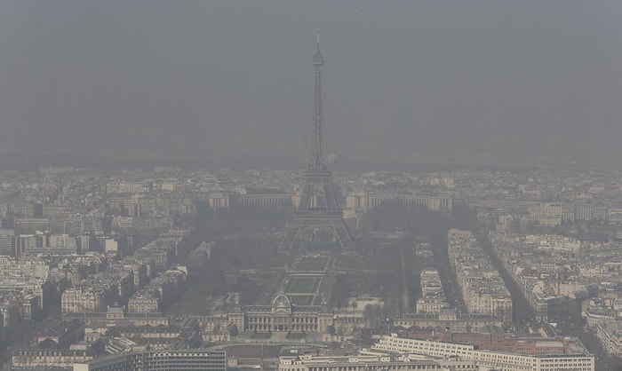 Paris'te Araçların Şehre Girişi Yasaklandı