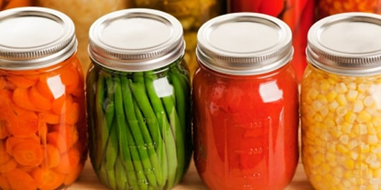 Kışa Hazır Oluyoruz: Taptaze Sebzeleri Yemeklere Hazır Etmek İçin Yapacağınız 15 Konserve