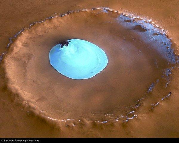 NASA daha önce yaptığı açıklamada, Mars üzerinde donmuş halde su birikintileri bulunduğu açıklanmıştı.