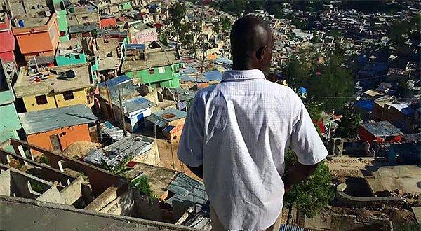 RYOT kurucularından David Darg, Haiti'deki en büyük gecekondu hikayesini anlatmak için yola çıktılar ve tüm kasabayı boyayarak yaşamlarına renk cümbüşü getirdiler.