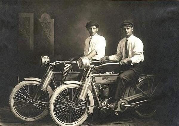 3. Harley Davidson şirketinin kurucuları William Harley ve Arthur Davidson