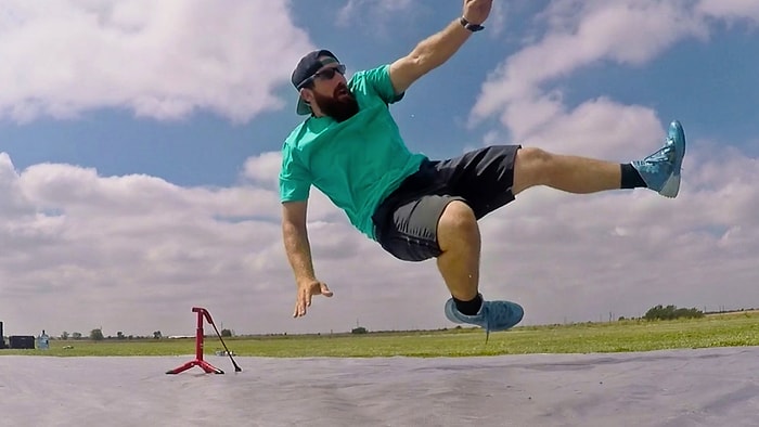 Dude Perfect'ten Eğlenceli "Slip 'N Slide" Amerikan Futbolu Oyunu
