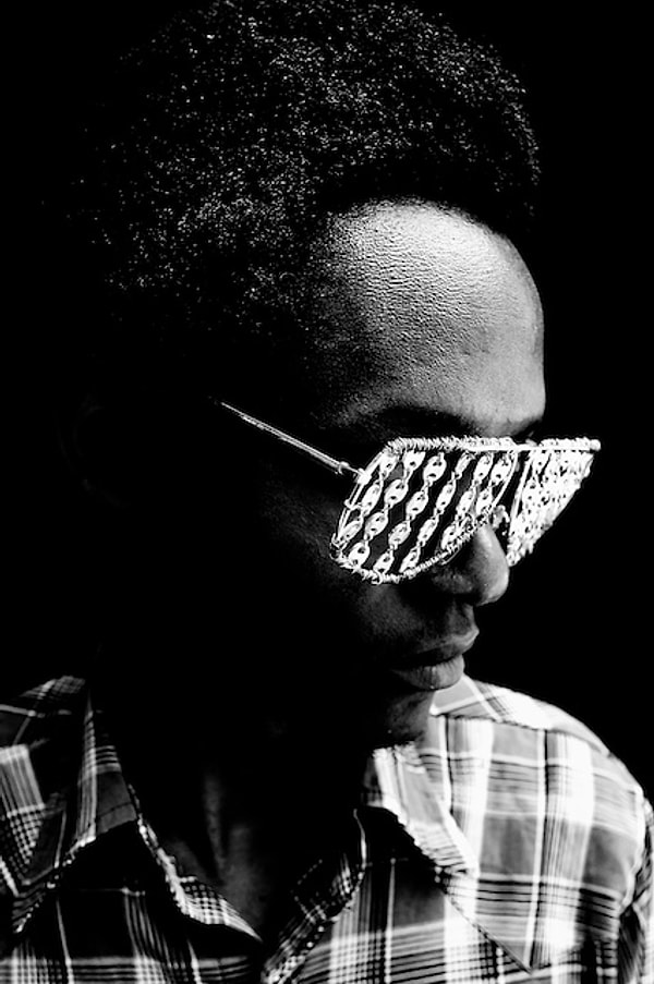 17. Мы надеемся, что в будущем, молодым художникам, таким как Кабиру, не придется искать двери в светлое будущее в горах мусора.