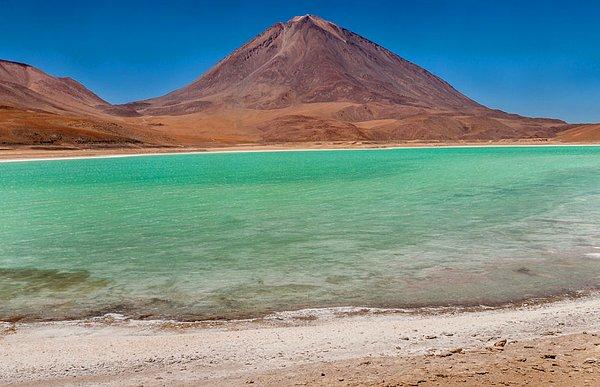 7. Laguna Verde, Bolivya