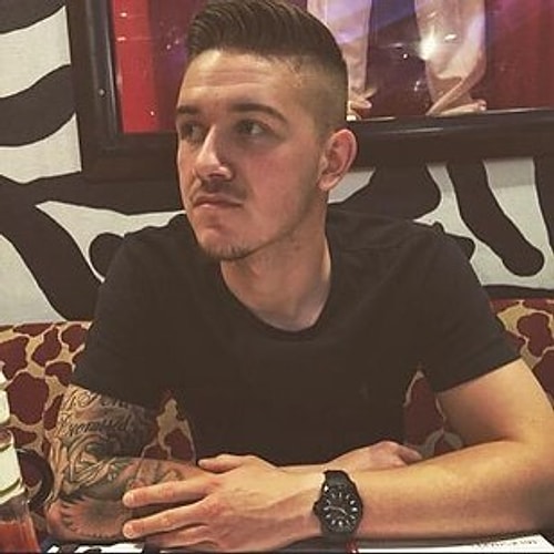 İngiltere, Colchester'de yaşayan çiftimiz, 15 aydır birlikteler.