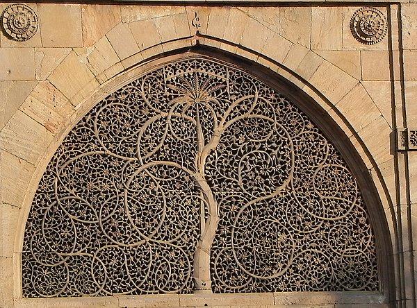 11. 1573 Sidi Saiyyed Camii taştan tasarımlarının ince detayları.