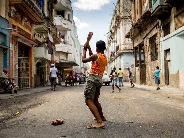 15. Küba’daki en popüler spor, çoğunluğu futbol delisi Latin Amerika’nın aksine, beyzbol.