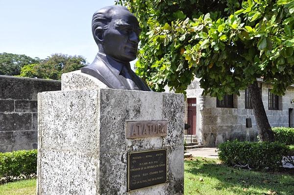 16. Bonus: Havana'daki bir parkta Atatürk büstü bulunmaktadır.