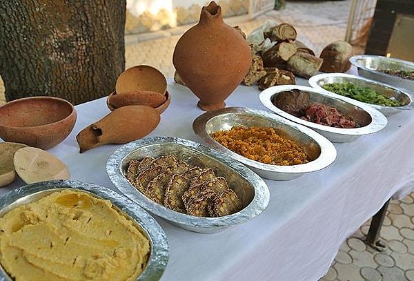 4. Çorum’da bulunan Alacahöyük’te 4000 yıllık hitit yemekleri pişirildi