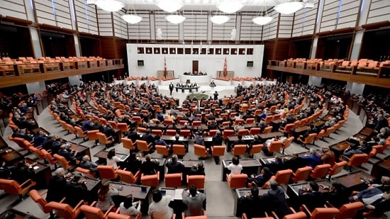 Meclis Aç-Kapa Yaptı