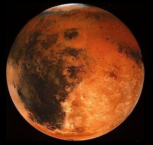 4. MÖ 4. yüzyılda Aristoteles yaptığı gözlemler sonucu Mars'ın Ay'dan daha uzak olduğunu ortaya çıkarıyor.