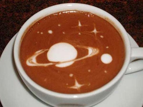 1. Kahvenizde açılan Wormhole'dan Satürn'e bir yolculuk gerçekleştirebilirsiniz.