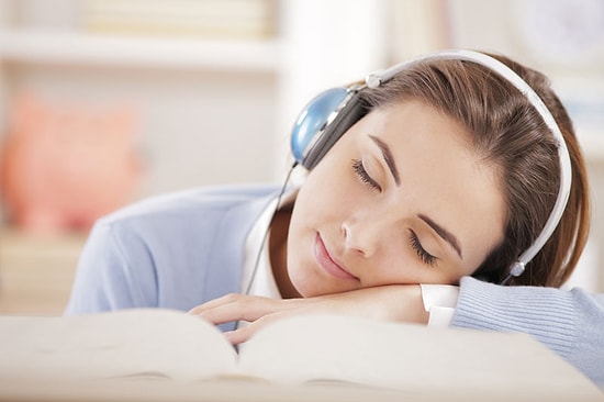 Hiç Bitmeyecekmiş Gibi Gelen, Bir O Kadar da Rahatlatıcı Derecede Güzel Olan 21 Sakin Şarkı