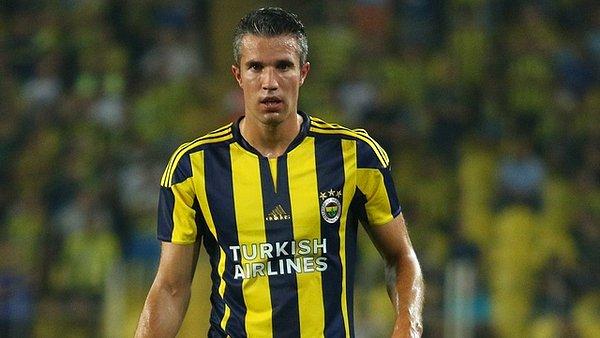 Van Persie ara transfer döneminde takımdan ayrılmazsa 3 yılda Fenerbahçe'den 14.7 milyon euro almış olacak.