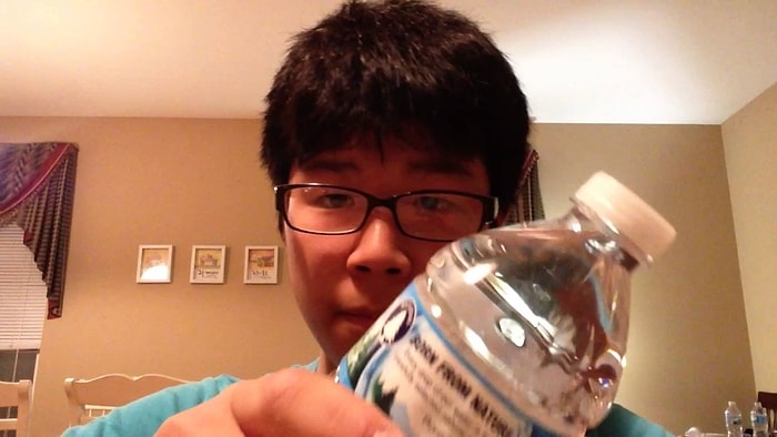 1 Saniye İçinde Bir Şişe Su Nasıl İçilir?