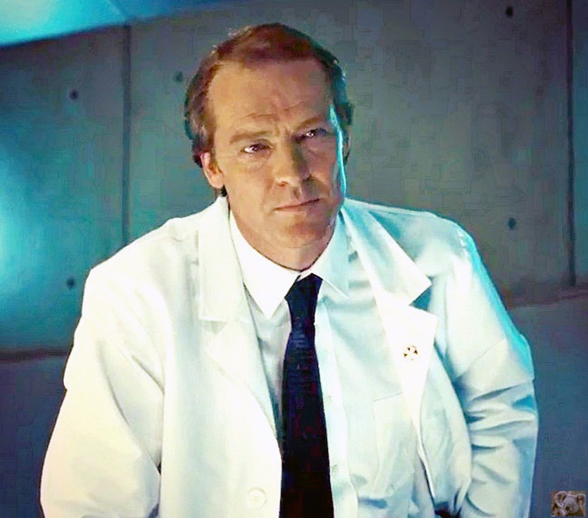 Обитель зла 3 доктор айзекс. Dr isaacs. Dr isaacs. Иэн глен обитель зла. Доктор айзекс обитель зла 2.