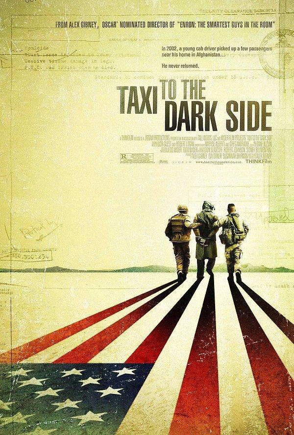 2. Bush yönetiminin yetkilerini pervasızca kötü kullanmasını anlatan Karanlığa Taksi belgeseli, afişinde az lafla çok şey anlatıyor.
