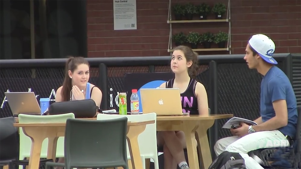 Kütüphanede Mastürbasyon Yapan Kız Sesi Şakası