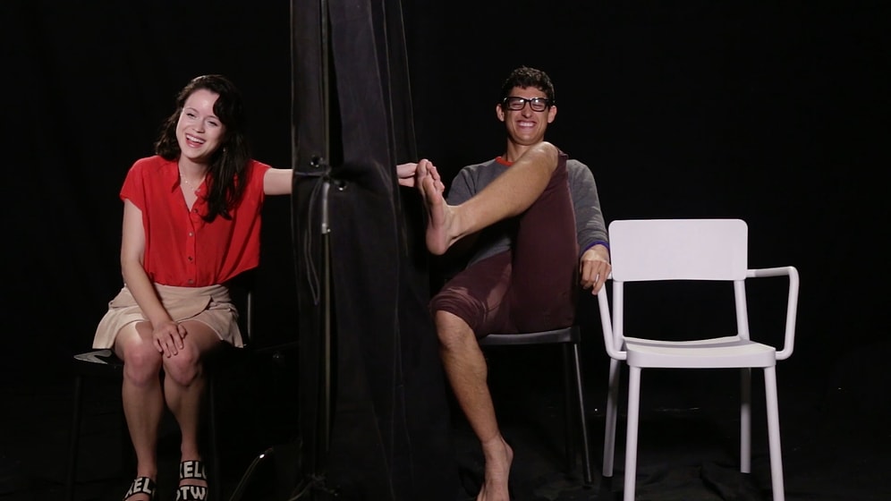 Erkek Arkadaşının Sadece Ayaklarına Dokunarak Tanıyabilir misin?