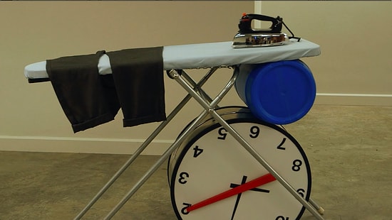 Günlük Sabah Rutinini Bir Düzenek ile Otomatik Hale Getiren Adam