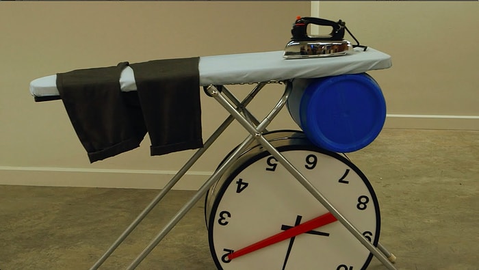 Günlük Sabah Rutinini Bir Düzenek ile Otomatik Hale Getiren Adam