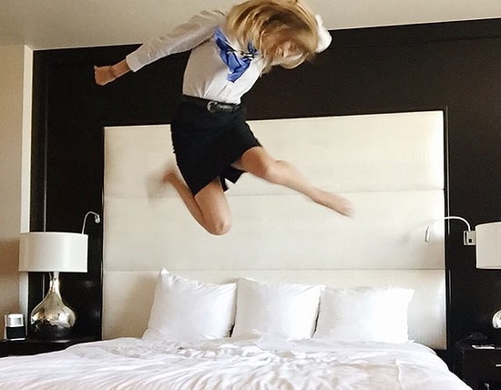 Cam Kenarında Uçacak Yolcularımızın Dikkatine: Hostesinizin Size Ufak Bir Notu Var