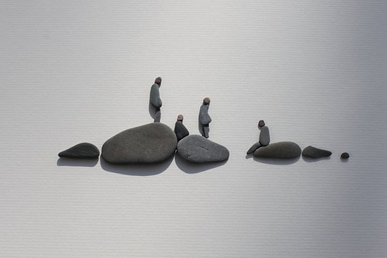 Çakıl Taşlarından Sanat Olur mu? Demeyin: Huzurlarınızda 35 Eseriyle Sharon Nowlan