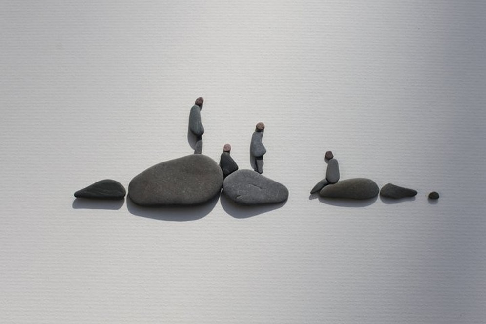 Çakıl Taşlarından Sanat Olur mu? Demeyin: Huzurlarınızda 35 Eseriyle Sharon Nowlan