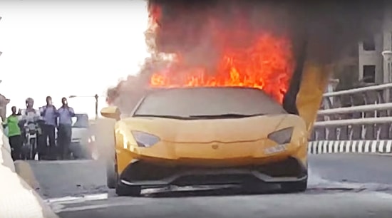 Dubai'de Yolun Ortasında Alev Alev Yanan Bir Lamborghini