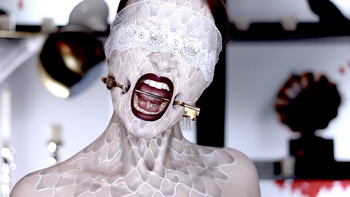 Bu Yılın En İyi Cadılar Bayramı Makyaj Fikri: "American Horror Story: Hotel" Makyajı