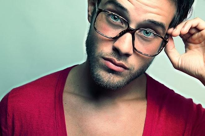 "Gözlük Bir Erkeği Ne Kadar Seksi Yapabilir ki?" Sorusunun Cevabı 30 Erkek