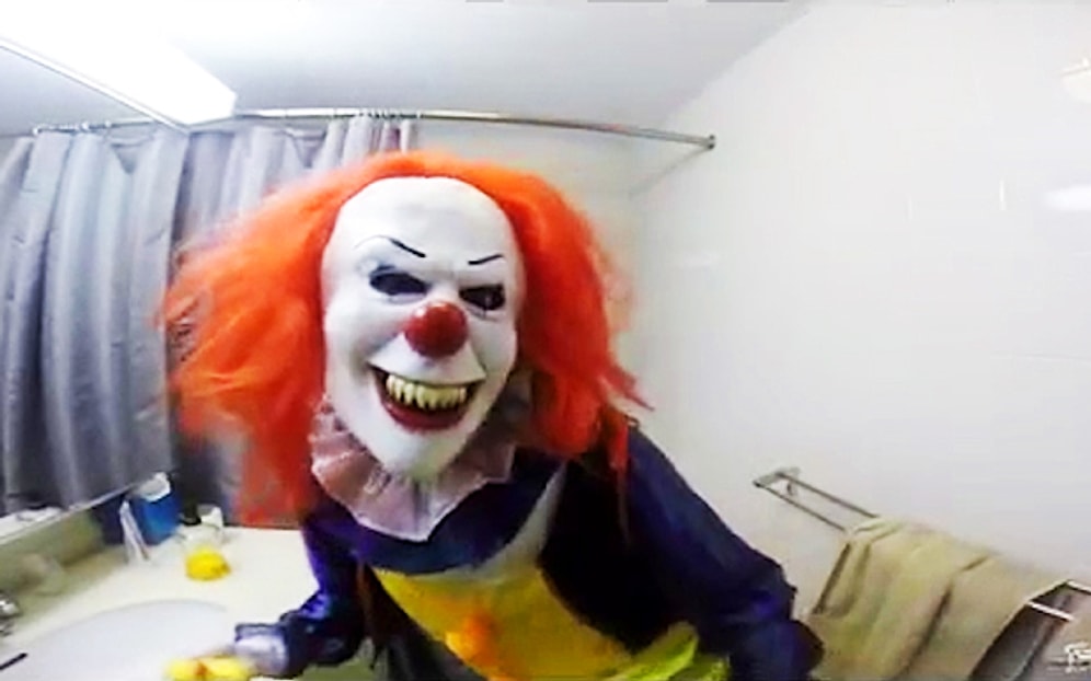 Kardeşine Katil Palyaço Şakası Yapan Acımasız Kız