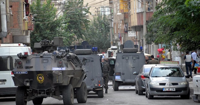 Diyarbakır'da Polisin Baskın Düzenlediği Evden Ateş Açıldı: 1 Ölü